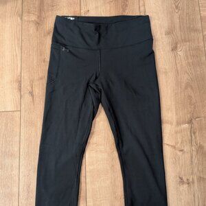 NWT Under Armour - high rise fitted capri